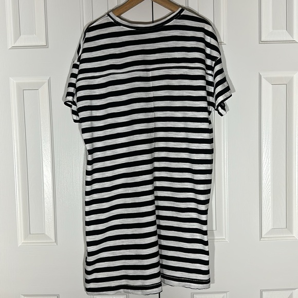 Old Navy Striped T-shirt dress - Picture 2 of 2